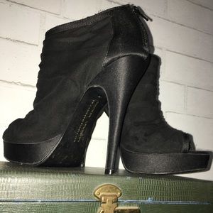 Chinese laundry black pump